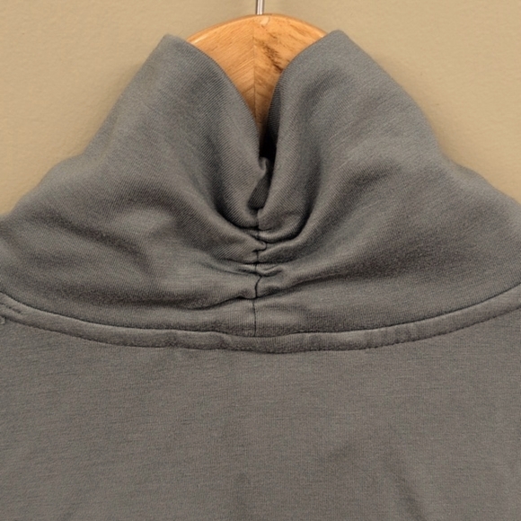 Orvis Front pocket Pullover Cowl Neck Top Size M - Picture 8 of 8